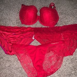 ♥️♥️Victoria’s Secret Lined Demi and 3 matching panties.    36DD and Large
